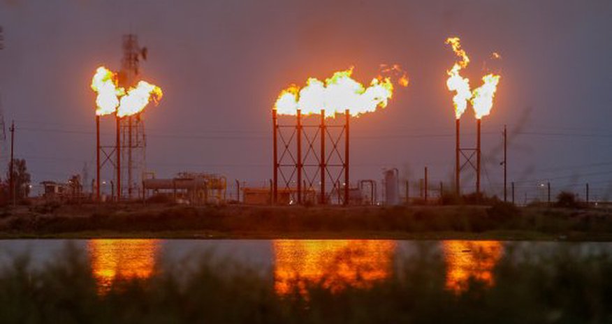 Момент атаки на нефтяные объекты Саудовской Аравии попал на видео Момент атаки на нефтяные объекты Саудовской Аравии попал на видео