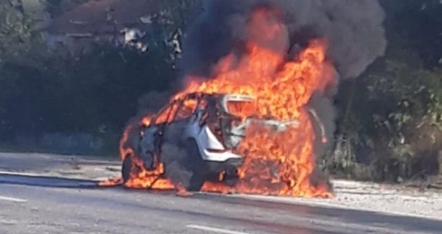 Hərəkətdə olan “Range Rover” belə kül oldu – ANBAAN GÖRÜNTÜ Hərəkətdə olan “Range Rover” belə kül oldu – ANBAAN GÖRÜNTÜ