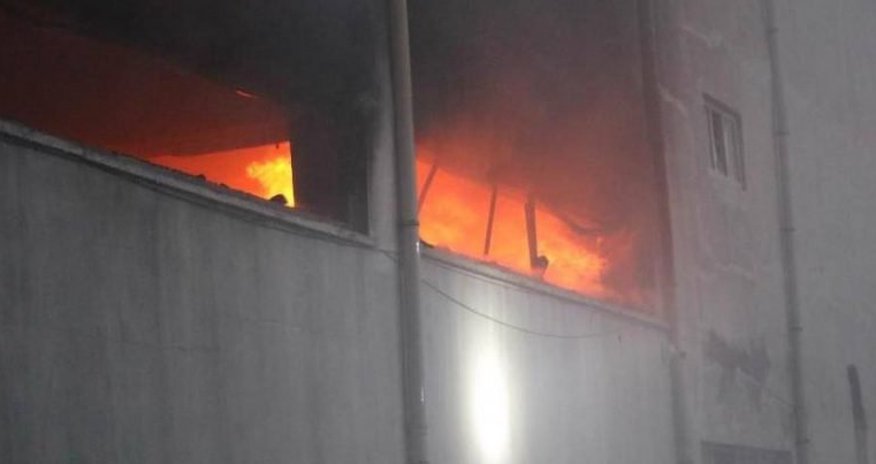 SON DƏQİQƏ: Bakıda çoxmərtəbəli bina yanır SON DƏQİQƏ: Bakıda çoxmərtəbəli bina yanır