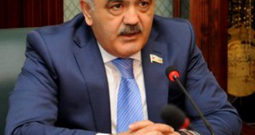 Rövnəq Abdullayev Binəqədidə baş vermiş qarşıdurmadan danışdı Rövnəq Abdullayev Binəqədidə baş vermiş qarşıdurmadan danışdı