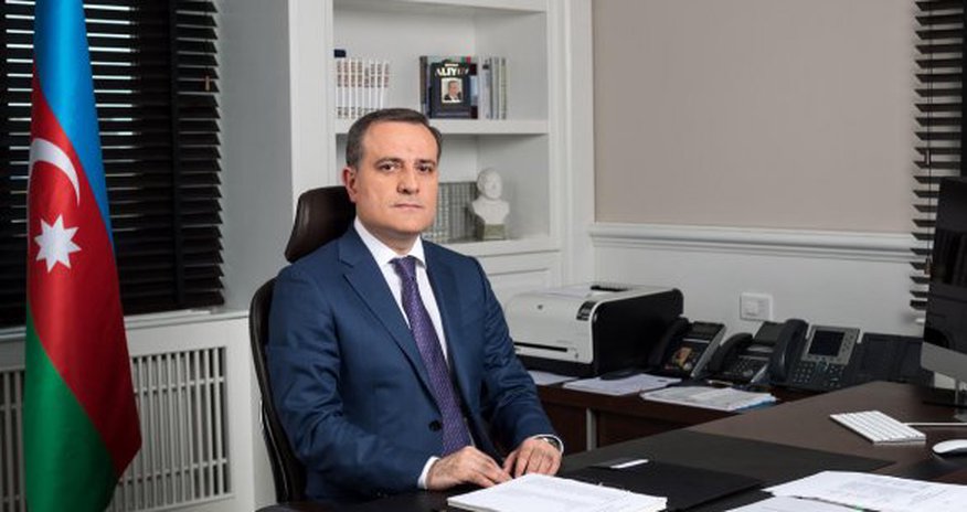 Министр Джейхун Байрамов поздравил учителей Министр Джейхун Байрамов поздравил учителей
