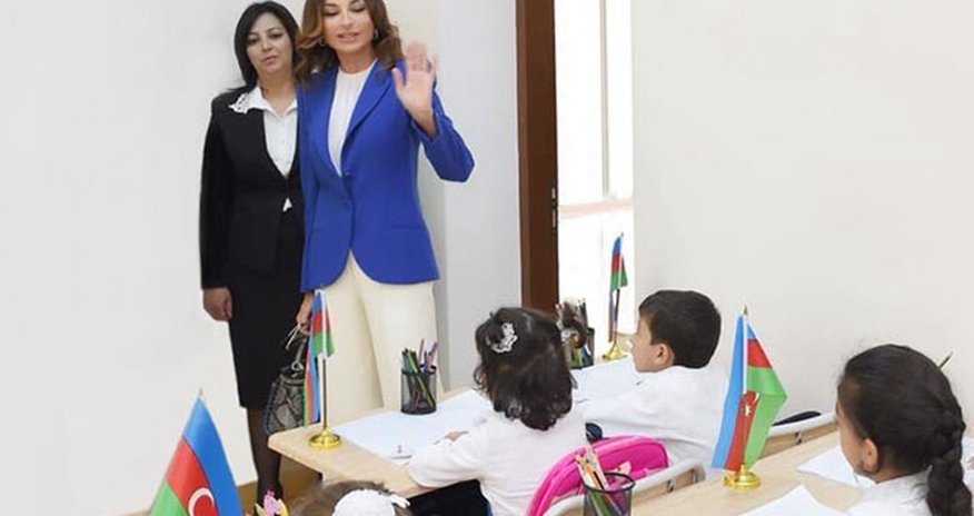 Mehriban Əliyevadan müəllimlərə təbrik Mehriban Əliyevadan müəllimlərə təbrik