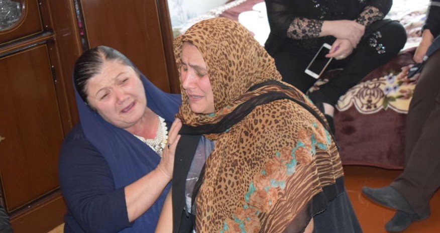 "Get əynini dəyiş, başına qara yaylıq bağla, artıq sən şəhid anasısan" - FOTOLAR "Get əynini dəyiş, başına qara yaylıq bağla, artıq sən şəhid anasısan" - FOTOLAR