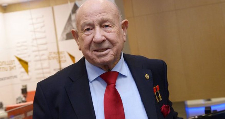 Умер космонавт Алексей Леонов Умер космонавт Алексей Леонов