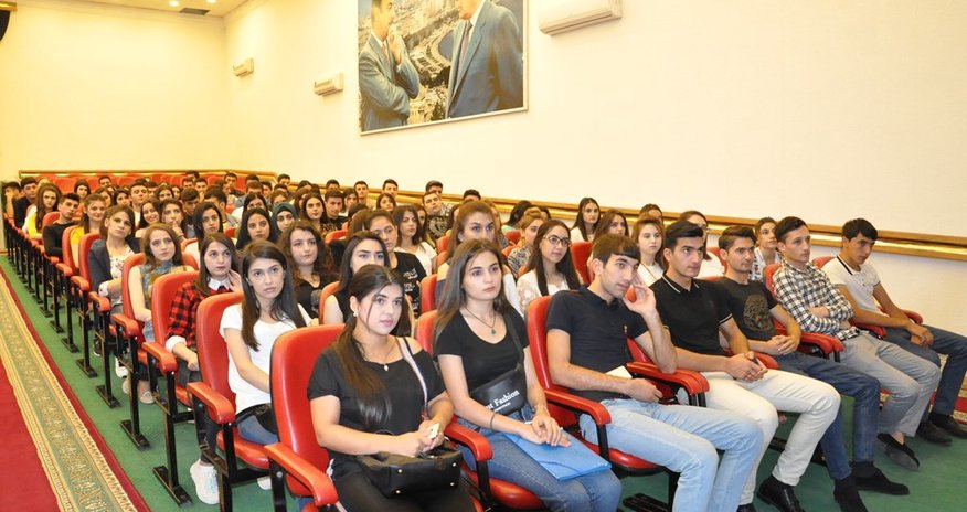 Azercell bölgə ali təhsil müəssisələrinin tələbələri ilə görüşüb Azercell bölgə ali təhsil müəssisələrinin tələbələri ilə görüşüb