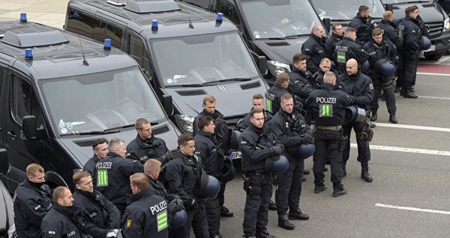 В Берлине фермеры проводят акцию протеста, полиция перекрыла центр В Берлине фермеры проводят акцию протеста, полиция перекрыла центр