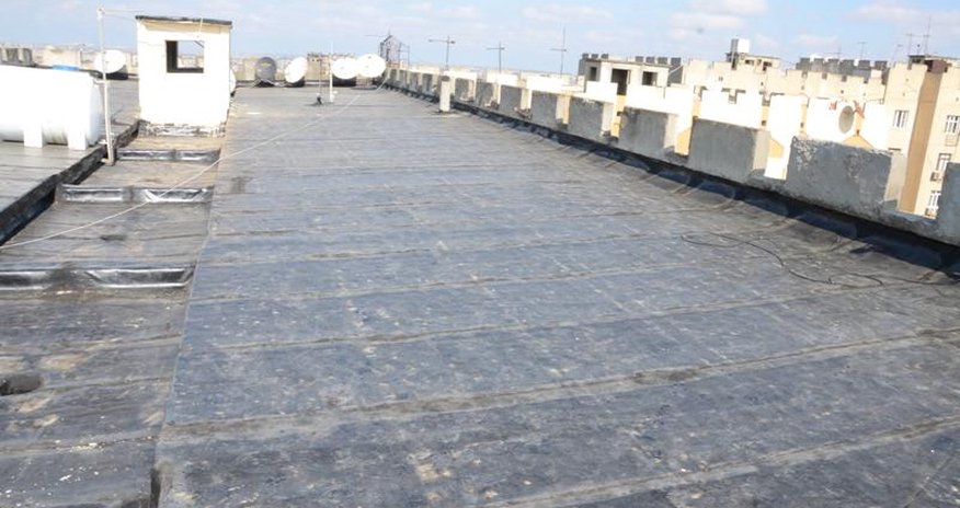 Bakıda 380 binanın dam örtüyünün təmirinə başlanılıb Bakıda 380 binanın dam örtüyünün təmirinə başlanılıb