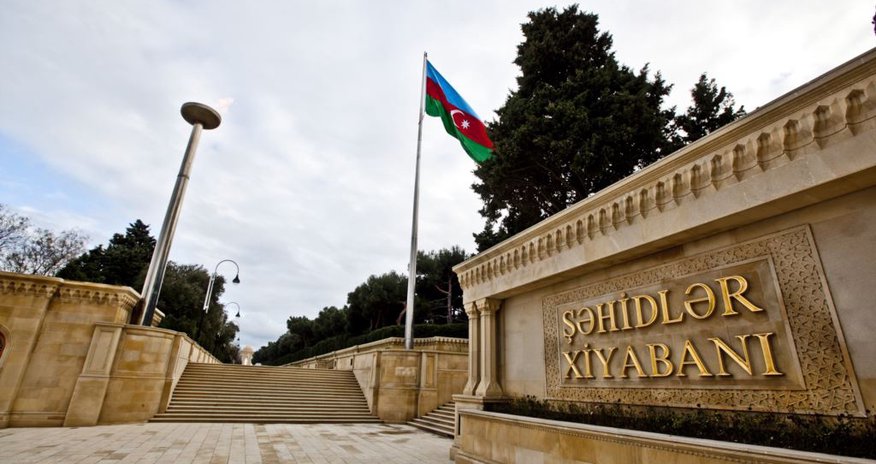 Şoyqu Şəhidlər xiyabanını ziyarət etdi Şoyqu Şəhidlər xiyabanını ziyarət etdi