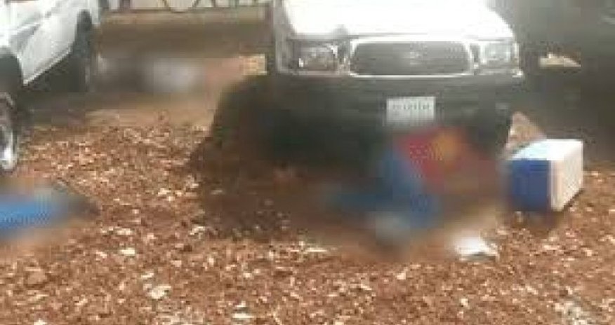 Maşın bazarında qətl: 5 nəfəri güllələyib öldürdülər - VİDEO Maşın bazarında qətl: 5 nəfəri güllələyib öldürdülər - VİDEO