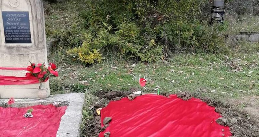 Azərbaycanda insanı sarsıdan olay - Nişanlı gənclər YANAŞI DƏFN EDİLDİLƏR - FOTO Azərbaycanda insanı sarsıdan olay - Nişanlı gənclər YANAŞI DƏFN EDİLDİLƏR - FOTO