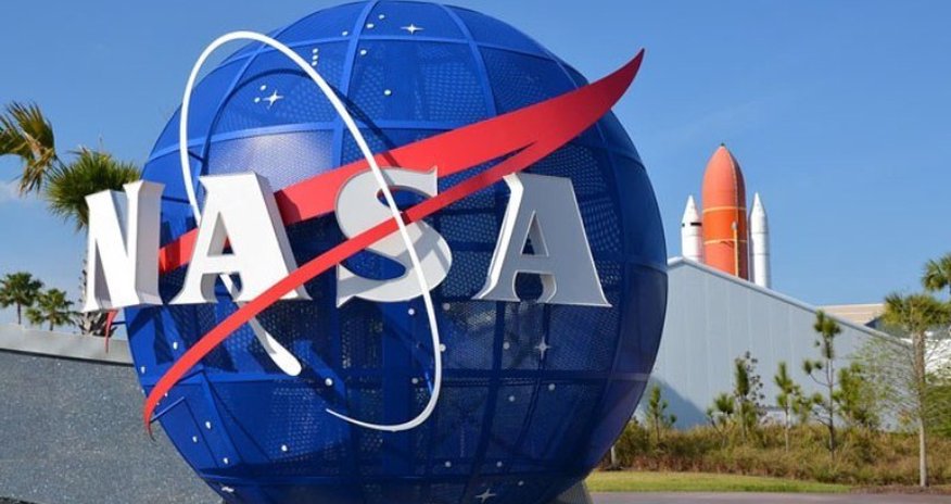 NASA завершает установку двигателей на сверхтяжелой ракете для полетов на Луну NASA завершает установку двигателей на сверхтяжелой ракете для полетов на Луну