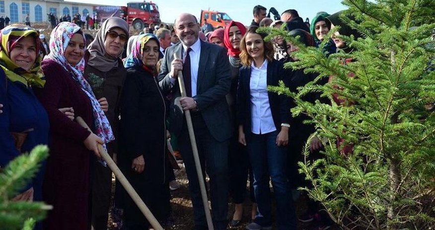 Ərdoğanın partiyasında şok istefa Ərdoğanın partiyasında şok istefa