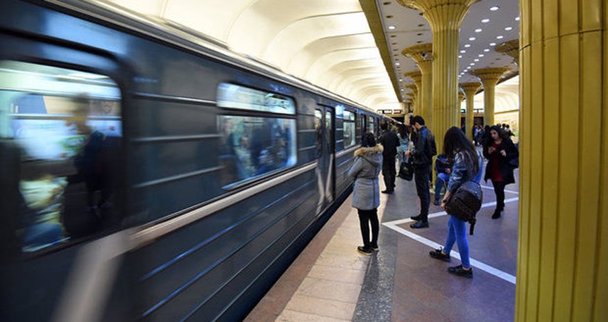 Bakı metrosunda qatarlar yenə gecikdi Bakı metrosunda qatarlar yenə gecikdi