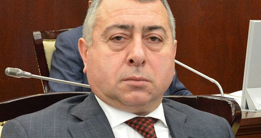 Deputat vəsiqəsini girov qoyan Rafael Cəbrayılov məhkəmə qarşısında Deputat vəsiqəsini girov qoyan Rafael Cəbrayılov məhkəmə qarşısında