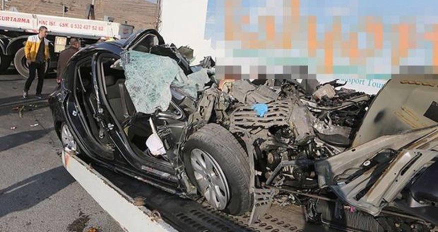 Bir ailənin dörd üzvü TIR-ın altında əzilib öldü - FOTO Bir ailənin dörd üzvü TIR-ın altında əzilib öldü - FOTO