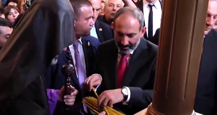 Azərbaycan bloqeri erməni kilsəsinə girdi, Paşinyan özünü itirdi - VİDEO Azərbaycan bloqeri erməni kilsəsinə girdi, Paşinyan özünü itirdi - VİDEO
