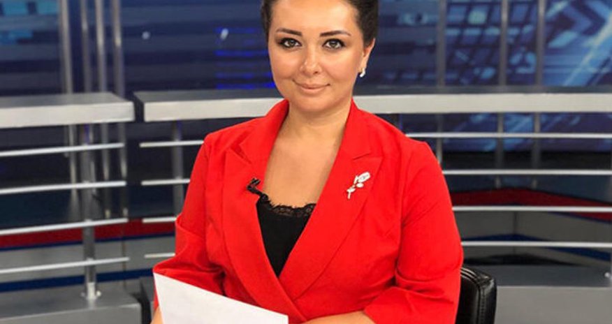Tanınmış aparıcı samanlıqda - FOTO Tanınmış aparıcı samanlıqda - FOTO