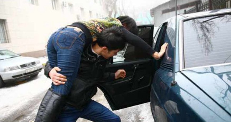 Azərbaycanda 19 yaşlı tələbə qız Kollecdən oğurlandı Azərbaycanda 19 yaşlı tələbə qız Kollecdən oğurlandı