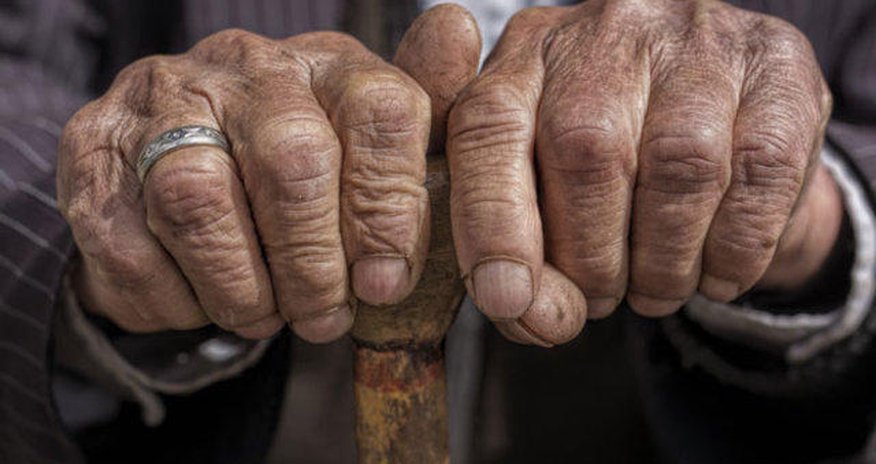 Şəmkirdə 87 yaşlı kişini aldadıb qonaq apardılar, sonra soydular Şəmkirdə 87 yaşlı kişini aldadıb qonaq apardılar, sonra soydular