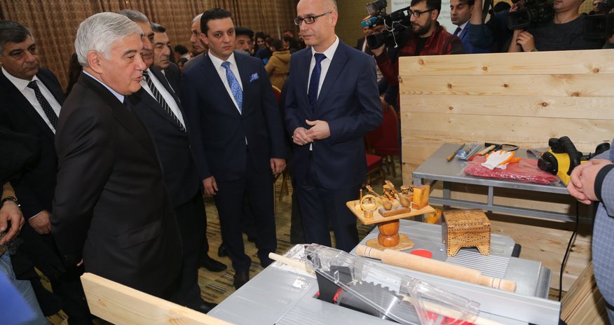 833 məcburi köçkün gəncə şəxsi biznesini qurmaq üçün avadanlıqlar təqdim edilib 833 məcburi köçkün gəncə şəxsi biznesini qurmaq üçün avadanlıqlar təqdim edilib