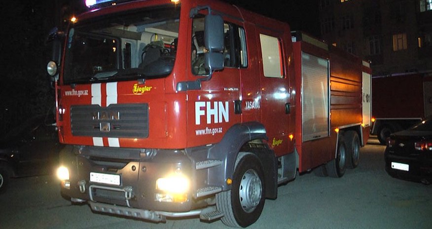 Bakıda ikimərtəbəli ev çöküb Bakıda ikimərtəbəli ev çöküb