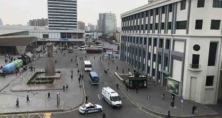 Cəfər Cabbarlı meydanı boşaldılır Cəfər Cabbarlı meydanı boşaldılır