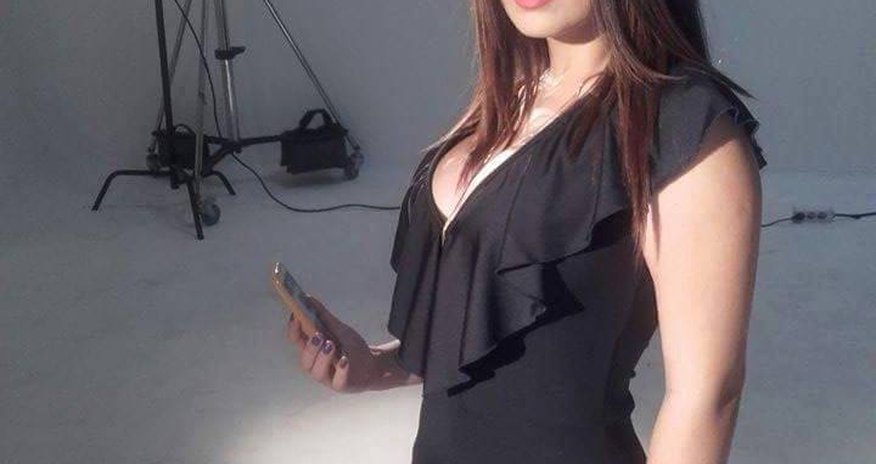 Cazibədar müğənni də deputat olmaq istəyir: Milli Məclisin önündən FOTO Cazibədar müğənni də deputat olmaq istəyir: Milli Məclisin önündən FOTO