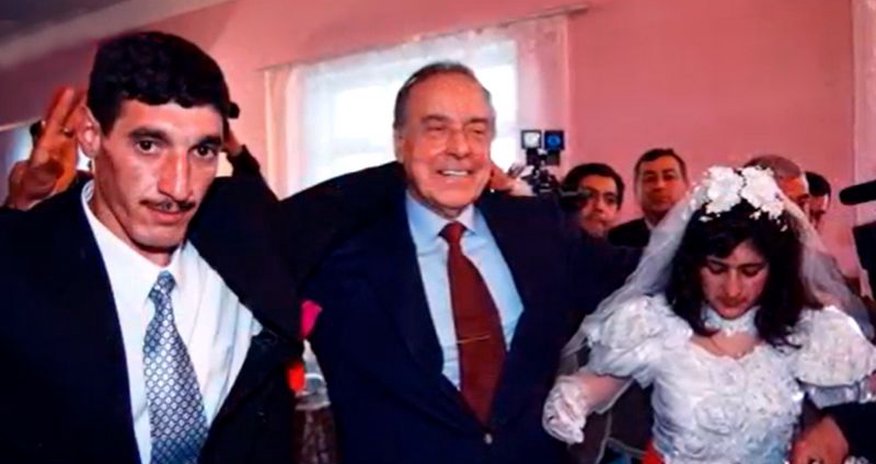 Qarabağ əlili: "Heydər Əliyev toyumda "Süleymani" havasını oynadı" -VİDEO Qarabağ əlili: "Heydər Əliyev toyumda "Süleymani" havasını oynadı" -VİDEO