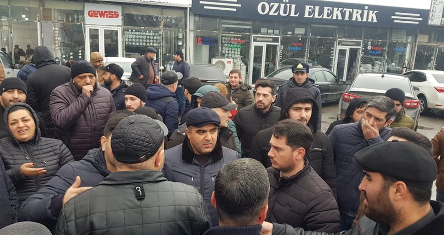 "EuroHome"da növbəti aksiya: "Kredit borcları bağlansın" - "kompensasiya ödənlisin" - FOTOLAR "EuroHome"da növbəti aksiya: "Kredit borcları bağlansın" - "kompensasiya ödənlisin" - FOTOLAR