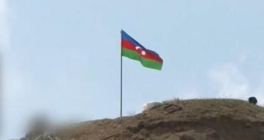 Lələtəpəyə bayraq sancan polkovnik xuliqanlıq ittihamı ilə həbs olundu - FOTO Lələtəpəyə bayraq sancan polkovnik xuliqanlıq ittihamı ilə həbs olundu - FOTO