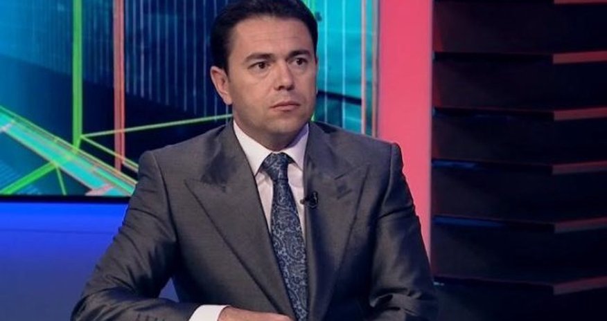 Bakı məktəbində dərsdə cangüdənlə oturan şagird kimin nəvəsidir? - FOTO Bakı məktəbində dərsdə cangüdənlə oturan şagird kimin nəvəsidir? - FOTO
