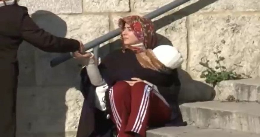 Gizli çəkiliş: CNN TÜRK-ün müxbiri dilənçi oldu və bir saatda... - VİDEO Gizli çəkiliş: CNN TÜRK-ün müxbiri dilənçi oldu və bir saatda... - VİDEO
