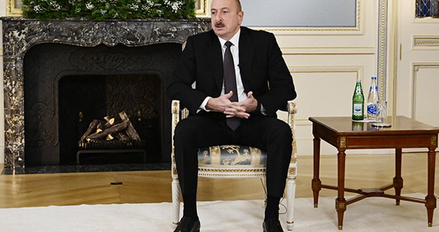 Prezident yerli jurnalistlərə müsahibə verdi - FOTO Prezident yerli jurnalistlərə müsahibə verdi - FOTO
