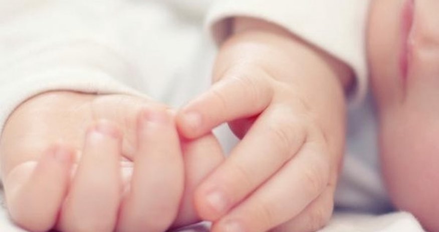 Gəncədə küçədə yeni doğulmuş körpə tapılıb Gəncədə küçədə yeni doğulmuş körpə tapılıb