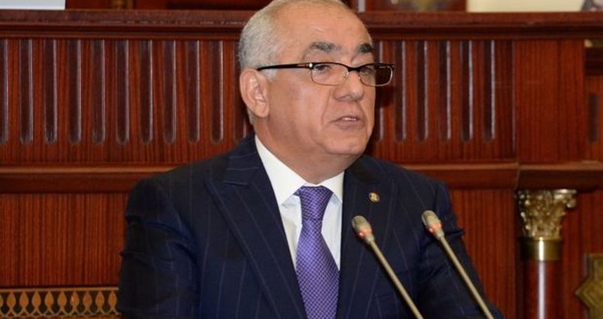 Əli Əsədov Artur Rasizadənin qərarını dəyişdirdi Əli Əsədov Artur Rasizadənin qərarını dəyişdirdi