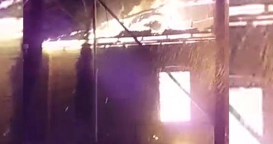 В Азербайджане сгорел избирательный участок В Азербайджане сгорел избирательный участок