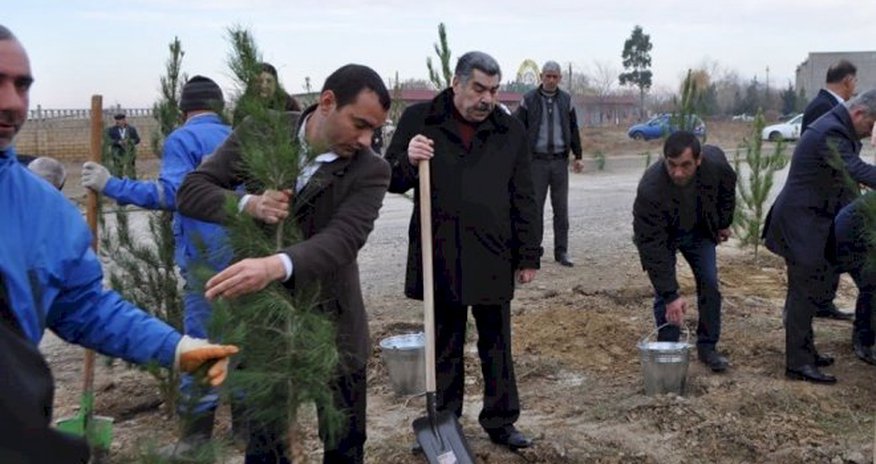 Yeni icra başçısı “lapatka” götürüb işə başladı - Foto Yeni icra başçısı “lapatka” götürüb işə başladı - Foto