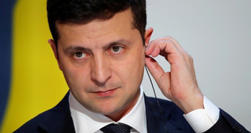 Зеленский встретил освобожденных украинцев Зеленский встретил освобожденных украинцев