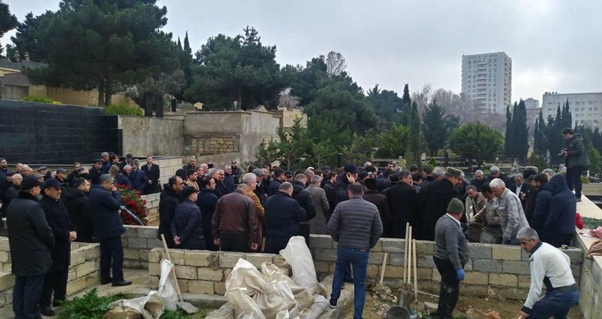 Ziya Məmmədov Aydın Bəşirovun dəfn mərasimində - FOTOLAR Ziya Məmmədov Aydın Bəşirovun dəfn mərasimində - FOTOLAR