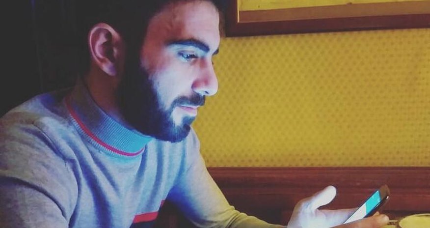 Azərbaycanda nişanlısından ayrılan oğlan canlı yayımda özünü asdı Azərbaycanda nişanlısından ayrılan oğlan canlı yayımda özünü asdı