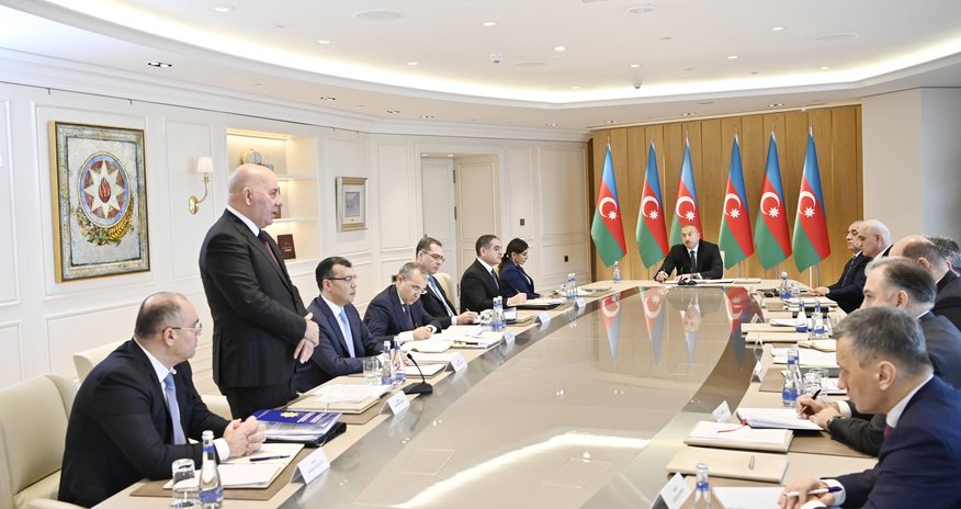 Prezident Elman Rüstəmovu sorğu-suala tutdu: "İndi siz deyirsiniz ki..." Prezident Elman Rüstəmovu sorğu-suala tutdu: "İndi siz deyirsiniz ki..."