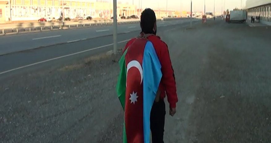 Şəmkirdən Bakıya piyada gəlir - FOTOLAR Şəmkirdən Bakıya piyada gəlir - FOTOLAR