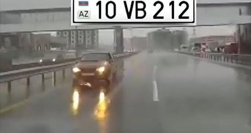 Водитель-"камикадзе" на дороге Баку-Сумгайыт задержан - ВИДЕО Водитель-"камикадзе" на дороге Баку-Сумгайыт задержан - ВИДЕО