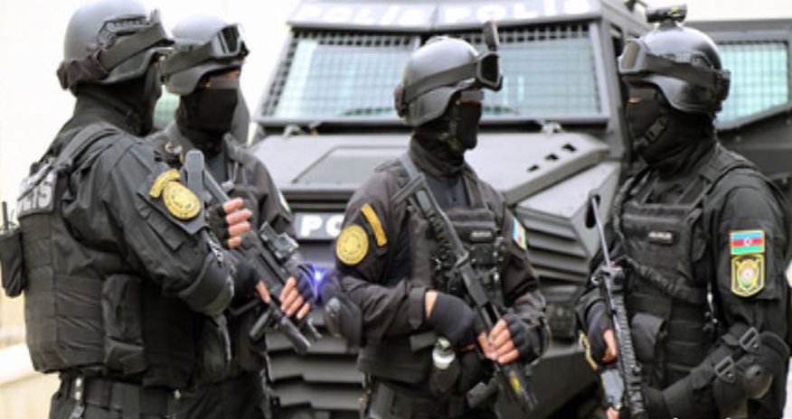 SON DƏQİQƏ: Gəncədə silahlı şəxslərlə polis arasında atışma: Yaralı var SON DƏQİQƏ: Gəncədə silahlı şəxslərlə polis arasında atışma: Yaralı var