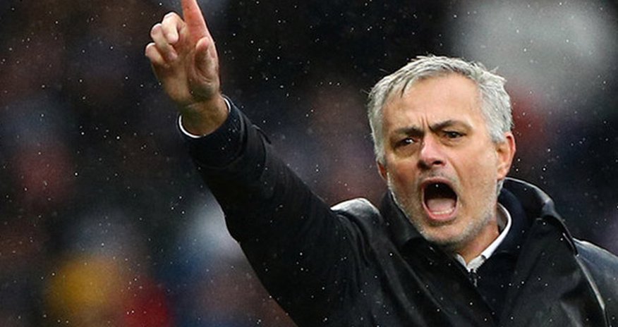 Mourinyo futbolçusu ilə dava etdi Mourinyo futbolçusu ilə dava etdi
