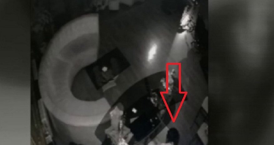 Bakıda oğru oğurluq etdikdən sonra fişəng yandırıb bayram etdi — VİDEO Bakıda oğru oğurluq etdikdən sonra fişəng yandırıb bayram etdi — VİDEO