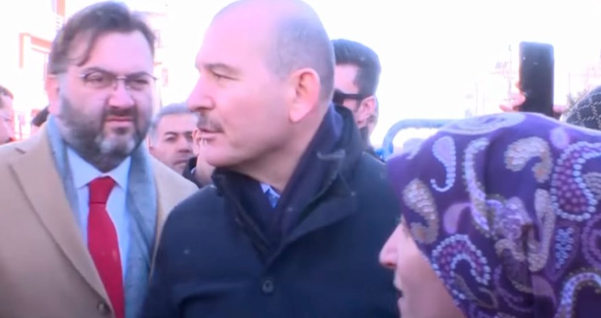 Türk nazir dağıntılar altından çıxarılan həmyerlimizin problemini yerində həll etdi - VİDEO Türk nazir dağıntılar altından çıxarılan həmyerlimizin problemini yerində həll etdi - VİDEO