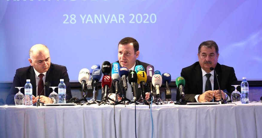 Elxan Məmmədov: "Futbolçu qəlyan çəkməməlidir" Elxan Məmmədov: "Futbolçu qəlyan çəkməməlidir"