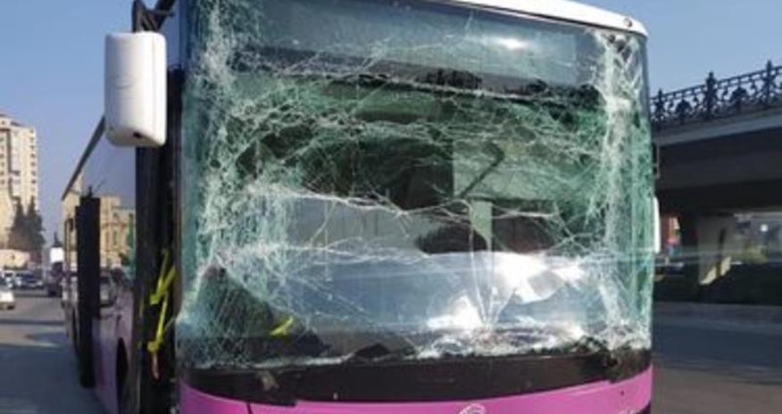 В Баку столкнулись два автобуса, есть пострадавшие В Баку столкнулись два автобуса, есть пострадавшие