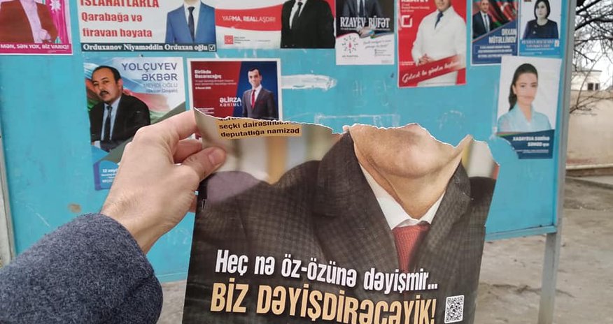 Namizədlərin plakatları qəsdən cırılır - İDDİA FOTO Namizədlərin plakatları qəsdən cırılır - İDDİA FOTO
